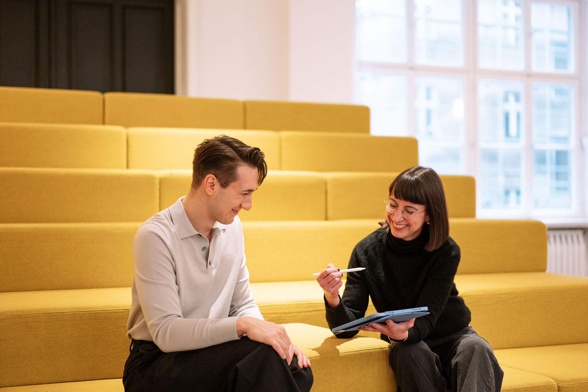 AI Essentials Workshop - Teilnehmer arbeiten gemeinsam an KI-Strategien für Employer Branding